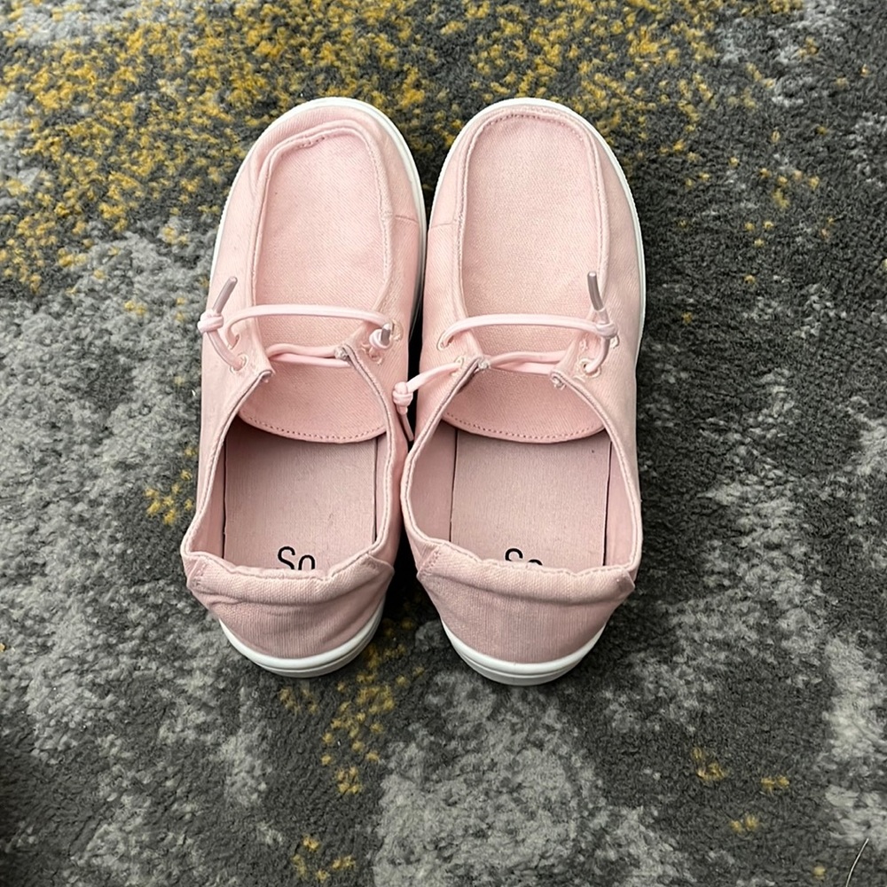SO Kohls brand slip on shoe. kids size 3 pink. Never worn.
